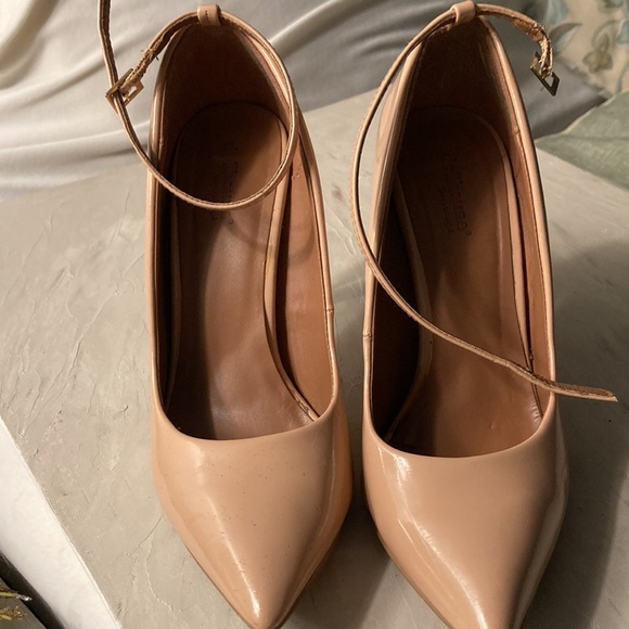 Blush pointed toe ankle strap heels - Picture 3 of 8